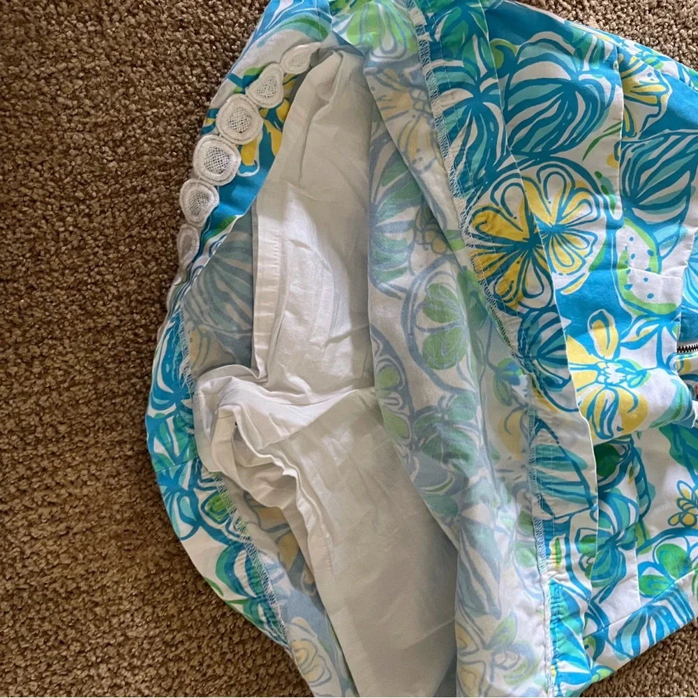 Lilly Pulitzer skort - size 6 fruit print great print placement! 🍋 - Picture 3 of 7